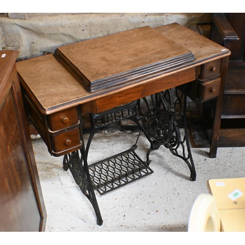 188 - The Singer Manufacturing Co. mahogany and cast iron sewing table with integrated fold away dewing ma... 