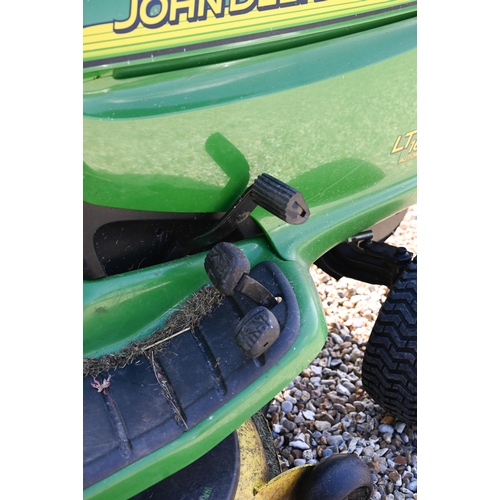 43 - A John Deere LT160 automatic tractor lawn mower 16HP Kohler engine (runs), 362 hours showing on digi... 