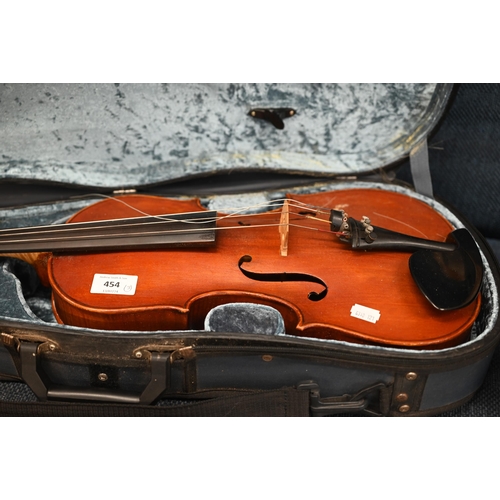 522 - A viola with 40 cm two-piece flame back, c/w bow