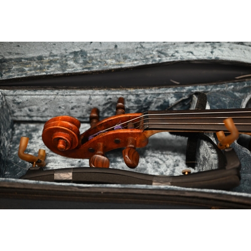 522 - A viola with 40 cm two-piece flame back, c/w bow