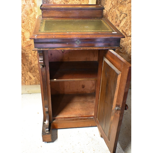 540 - An Edwardian student Davenport desk, with cupboard beneath, on concealed castors, 49 cm x 49 cm x 88... 