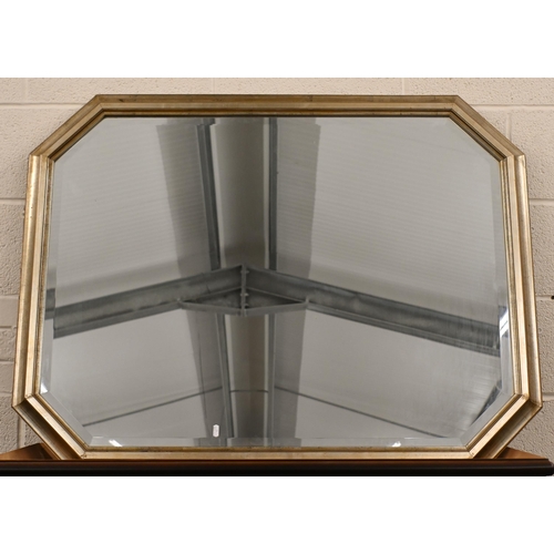 570 - A large bevelled octagonal mirror in moulded gilt frame, 115 cm x 84 cm