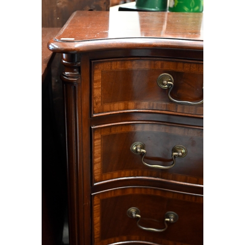 72 - A good quality Georgian style mahogany serpentine front chest of two short over three long drawers, ... 