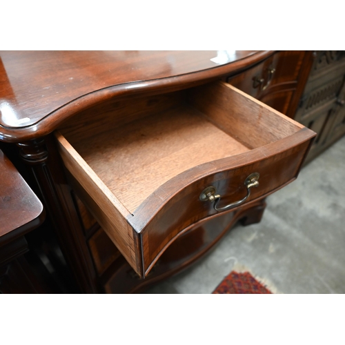 72 - A good quality Georgian style mahogany serpentine front chest of two short over three long drawers, ... 