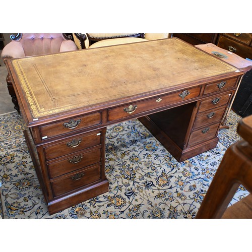 159 - A mahogany twin pedestal desk with gilt tooled green leather top over nine drawers, 150 x 80 x 76 cm... 