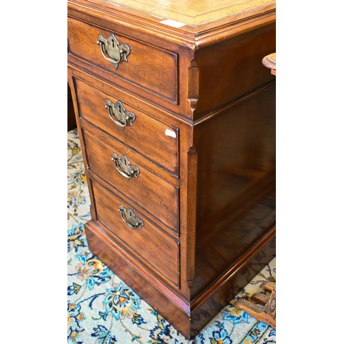 159 - A mahogany twin pedestal desk with gilt tooled green leather top over nine drawers, 150 x 80 x 76 cm... 