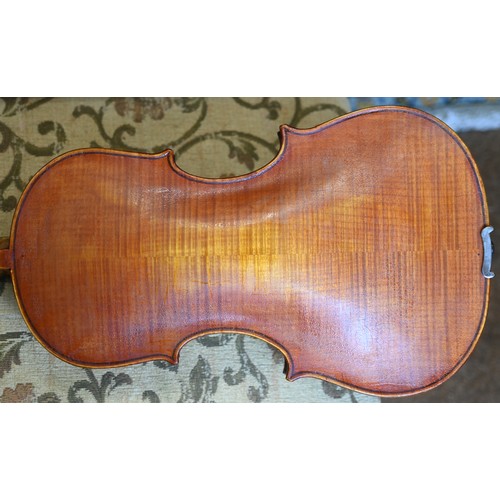 522 - A viola with 40 cm two-piece flame back, c/w bow