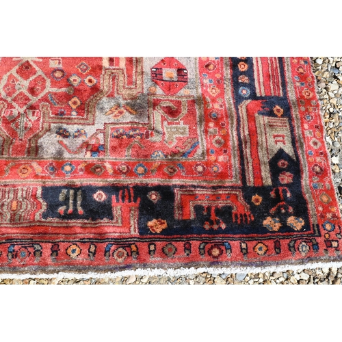 91 - A contemporary Persian Heriz kelleh rug, red ground, 300 cm x 155 cm