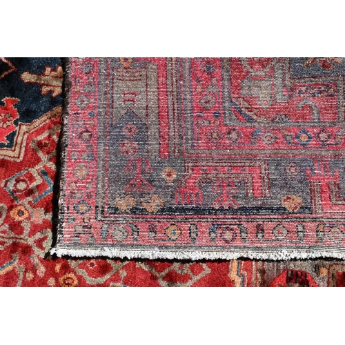 91 - A contemporary Persian Heriz kelleh rug, red ground, 300 cm x 155 cm