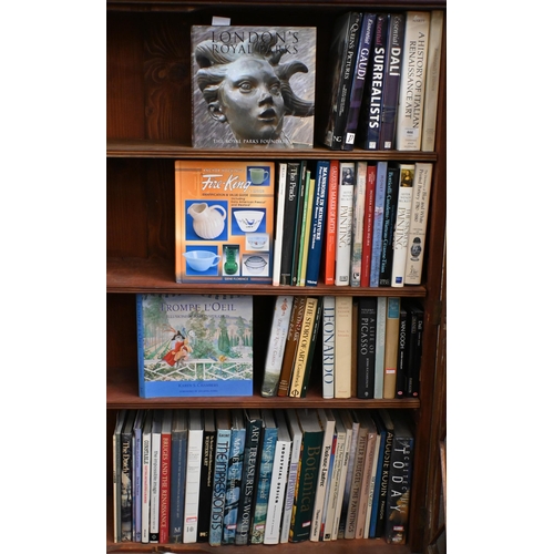 467 - A good selection of 'coffee table' books, including history of art, fashion, antiques, design etc