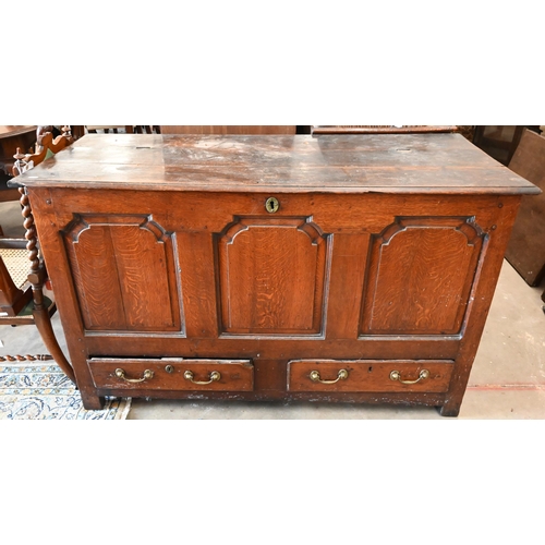 113 - An 18th century panelled oak mule chest with two drawers, 136 x 54 x 84 cm h