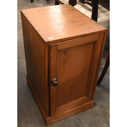 121 - A vintage pine table top tool chest with seven drawers, 90 x 22 x 27 cm h, to/w an Edwardian pine ca... 