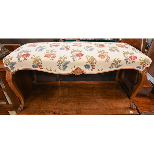 124 - A carved walnut duet stool/window seat with stuff overtop on cabriole supports, 103 cm wide