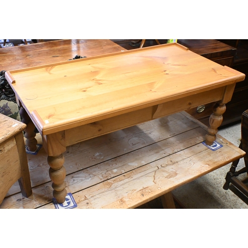 160 - # An old pine box commode, 54 x 46 x 39 cm h, to/w a pine coffee table, 107 x 55 x 47 cm h (2)