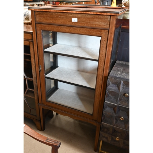 33 - An Edwardian inlaid mahogany small display cabinet with single glazed door, 66 cm wide