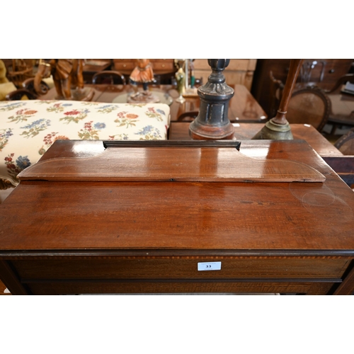 33 - An Edwardian inlaid mahogany small display cabinet with single glazed door, 66 cm wide