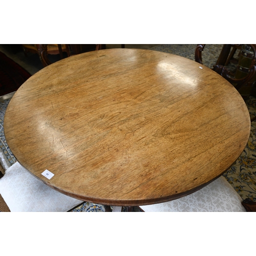 44 - A Regency rosewood breakfast table with 110 cm tilt-top, on four turned pillars to platform base and... 