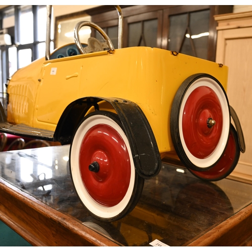 454 - A vintage style pedal car, 101 cm long