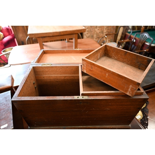 459 - A Georgian mahogany small set of six collector's drawers with brass loop handles, 38 cm wide to/w a ... 