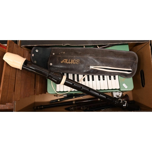 481 - A 1950s Hohner 'Organette' mini electric organ to/w a Fratelli Brothers (Naples) mandolin, cased uke... 