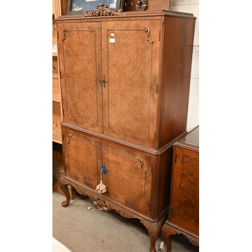 95 - A 1950s walnut veneer cocktail cabinet, 86 x 40 x 152 cm h, to/w walnut music/record cabinet, 78 x 3... 