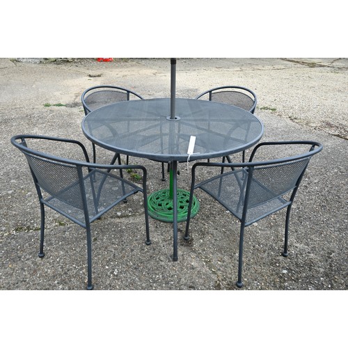 25A - A metal garden patio set with circular table, 120 cm dia. x 72 cm h anf four chairs c/w parasol in c... 