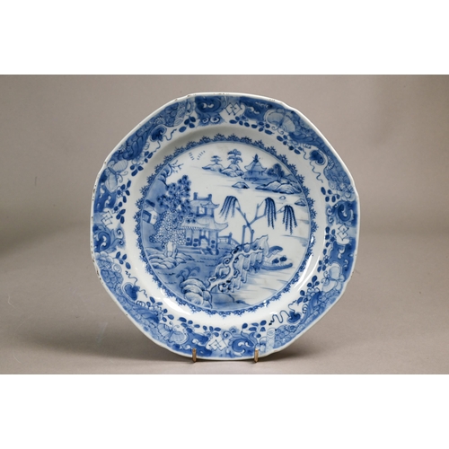 365 - Five 18th century Chinese blue and white export octagonal plates, Qianlong period (1736-95) Qing dyn... 