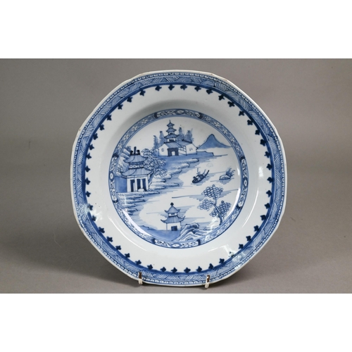 365 - Five 18th century Chinese blue and white export octagonal plates, Qianlong period (1736-95) Qing dyn... 