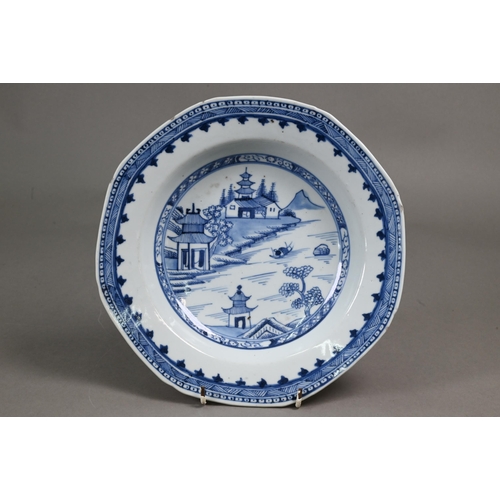 365 - Five 18th century Chinese blue and white export octagonal plates, Qianlong period (1736-95) Qing dyn... 