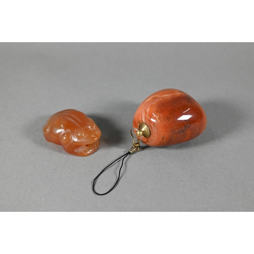 376 - A polished carnelian agate large pendant, 5.5 cm to/w a carved agate frog, 5.5 cm, a jadeite Buddha ... 