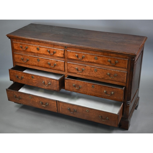 696 - An 18th century Lancashire oak mule chest, the twin plank hinged top over four dummy drawer fronts a... 