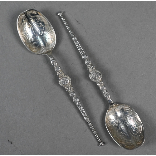 101 - A cased set of twelve Sterling 'Coronation Anointing Spoon' teaspoons, 3.9oz