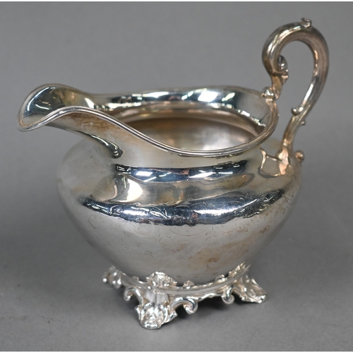 117 - An early Victorian silver milk jug, Edward, Edward junior, John & William Barnard, London 1840, ... 