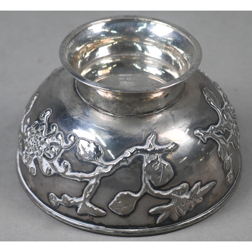 122 - A Chinese export silver bowl with applied floral decoration, Luen Wo, Shanghai, Canton, 6.2 oz, 11.8... 