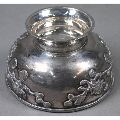 122 - A Chinese export silver bowl with applied floral decoration, Luen Wo, Shanghai, Canton, 6.2 oz, 11.8... 