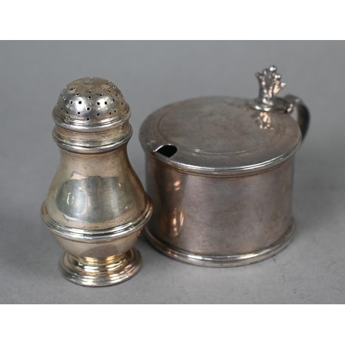 136 - A George III silver Drum mustard with hinged cover lacks liner, Robert Gainsford, Sheffield 1792, to... 