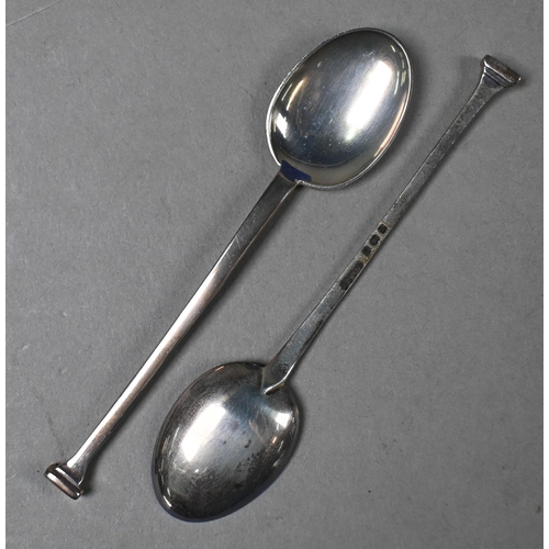 143 - Two silver serving spoons with pierced finials, Harrison Fisher & Co, Sheffield 1920, to/w a cas... 