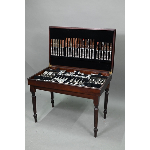 16 - A canteen table fitted with a set of epns Kings pattern flatware and cutlery for twelve settings (li... 