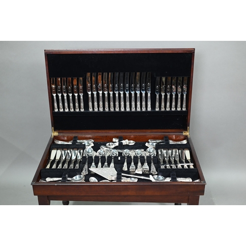 16 - A canteen table fitted with a set of epns Kings pattern flatware and cutlery for twelve settings (li... 