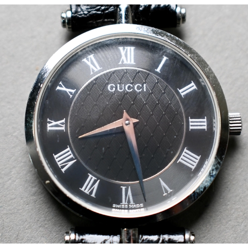 192 - A Gucci GQ2040M stainless steel gents wrist watch, black dial, on Gucci branded black textured leath... 