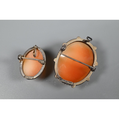 219 - A Victorian silver graduated Albert, four various pairs of silver cufflinks, a silver mesh-link brac... 