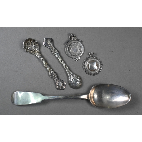 22 - Various oddments of silver, including a pair of salts and a single salt, vesta case with chain, fob ... 