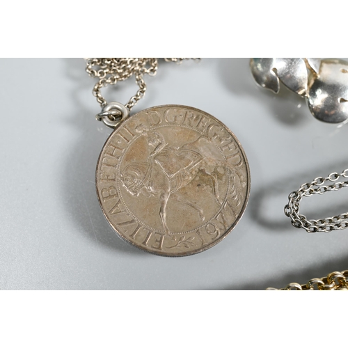 235 - A silver necklace and bracelet set formed of stylised tulip head links, maker Esther Eyre, to/w perf... 