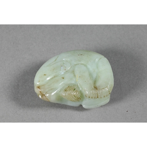 357 - A Chinese jade carving of a recumbent Buddhist lion, 6 cm w, to/w a smaller carved jade lion, 4.5 cm... 