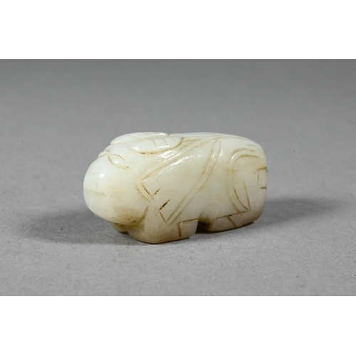 357 - A Chinese jade carving of a recumbent Buddhist lion, 6 cm w, to/w a smaller carved jade lion, 4.5 cm... 