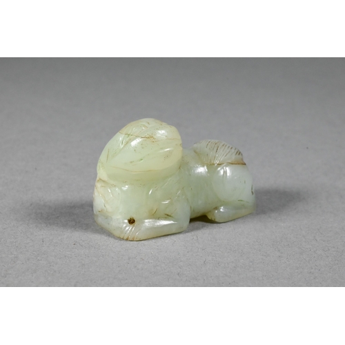 357 - A Chinese jade carving of a recumbent Buddhist lion, 6 cm w, to/w a smaller carved jade lion, 4.5 cm... 