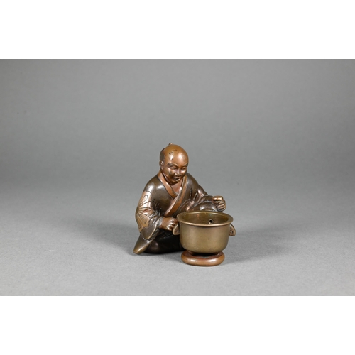 362 - A 19th century Japanese bronze okimono of a seated artisan, Meiji period (1868-1912) signed 火 用 (Bew... 