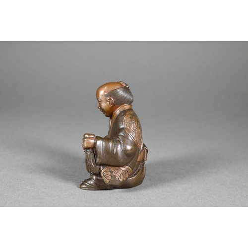 362 - A 19th century Japanese bronze okimono of a seated artisan, Meiji period (1868-1912) signed 火 用 (Bew... 