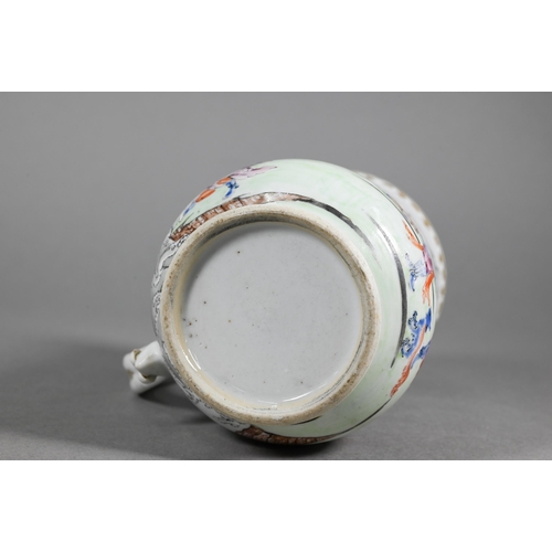 375 - An 18th century Chinese famille rose cider mug or tankard, Qianlong period, Qing dynasty, painted wi... 