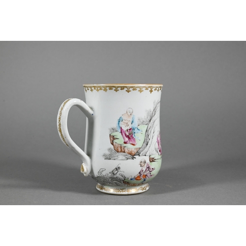 375 - An 18th century Chinese famille rose cider mug or tankard, Qianlong period, Qing dynasty, painted wi... 